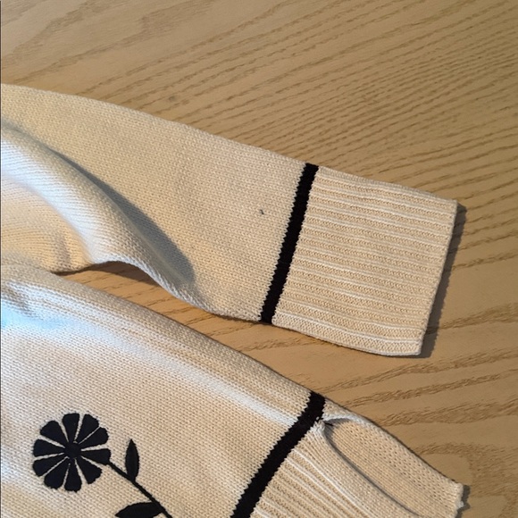 Maurices Cream and Black Floral Cardigan 🧜🏻‍♀️ - Picture 10 of 15